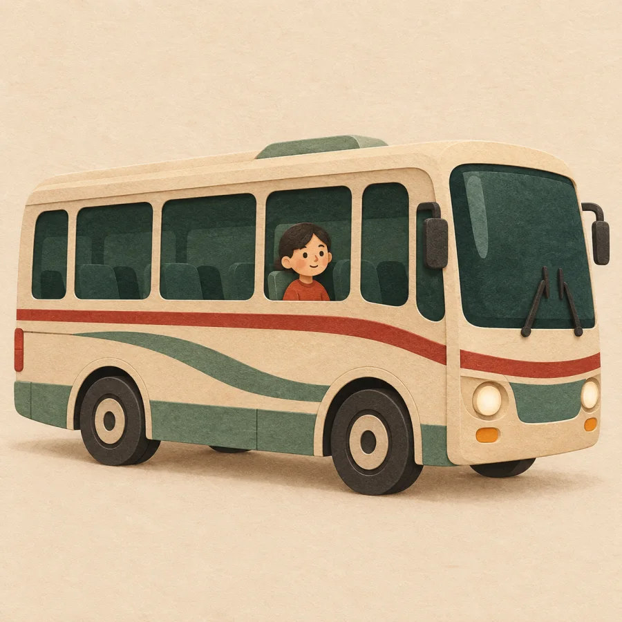 Ein Bus mit einer mitfahrenden Person